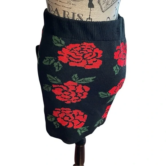 Material Girl Black and Red Floral Mini Skirt - Picture 2 of 10